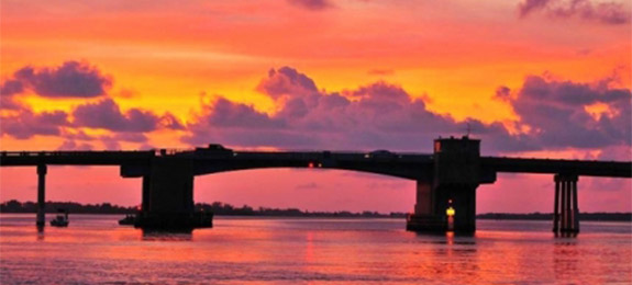 Pont Tom Adams, connexion de Manasota Key à Englewood, au coucher du soleil
